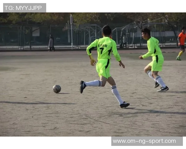 青春活力女生足球动漫角色精彩瞬间合集